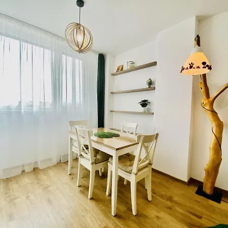 Sunny Garden Apartment *